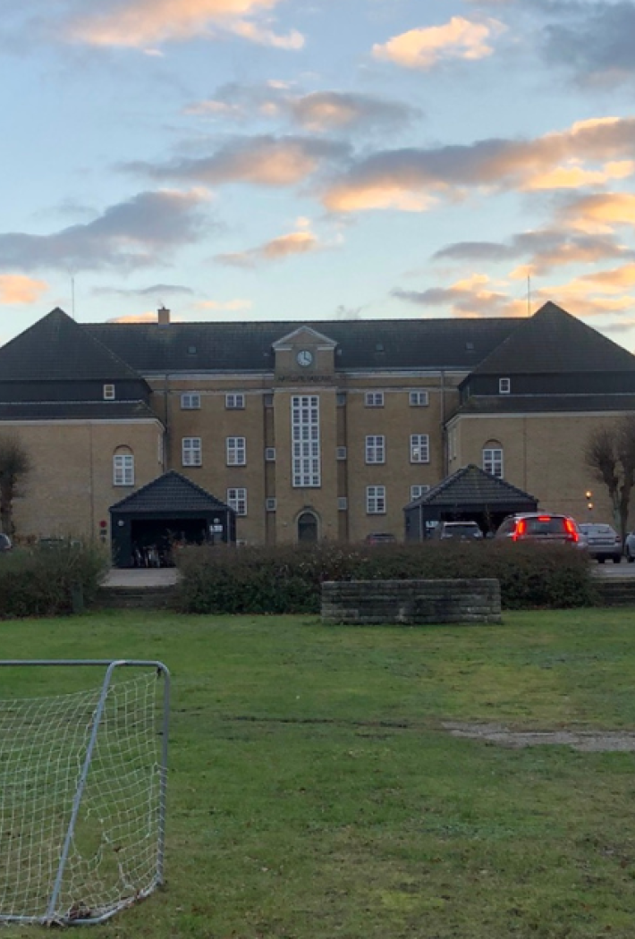 The image shows the buildings on the Holbæk campus